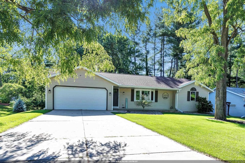 2035 Point Rd, Green Bay, WI 54313