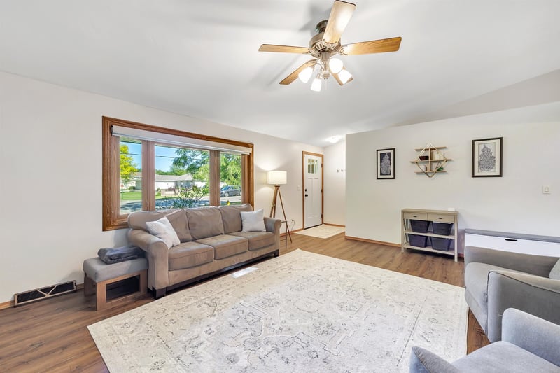 2035 Point Rd, Green Bay, WI 54313