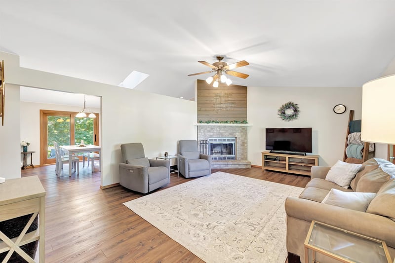 2035 Point Rd, Green Bay, WI 54313