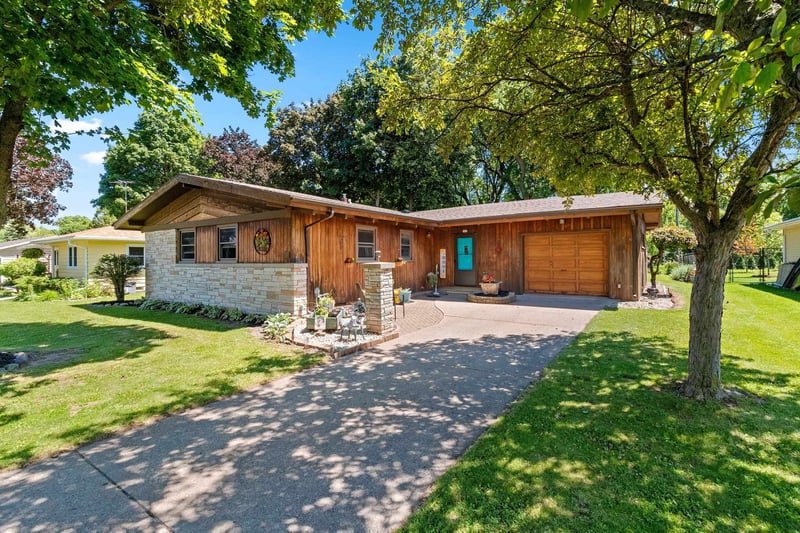 169 25th Ave, Oshkosh, WI 54902