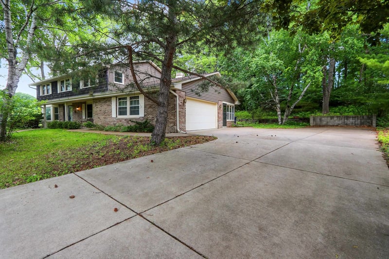535 Avon Ct, Green Bay, WI 54302-4201