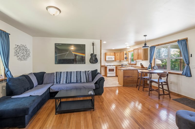 1019 6th St, De Pere, WI 54115-1110