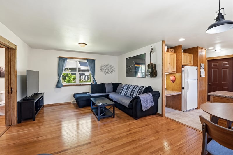 1019 6th St, De Pere, WI 54115-1110