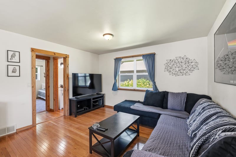 1019 6th St, De Pere, WI 54115-1110