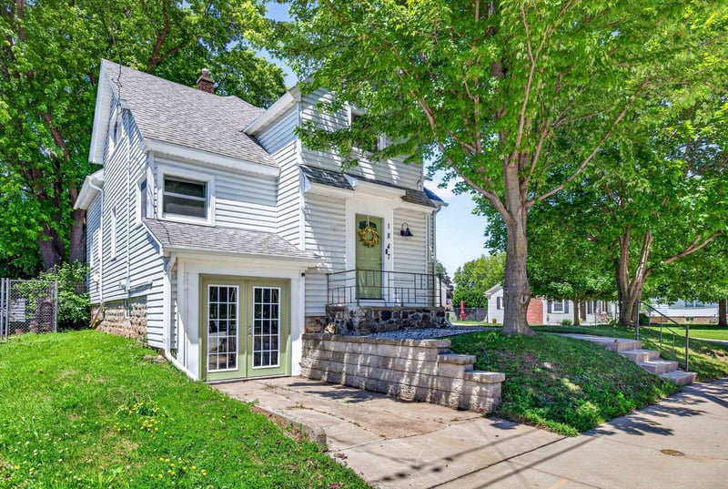 1847 Oregon St, Oshkosh, WI 54902