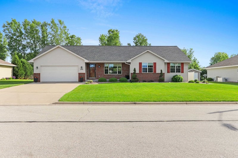 1172 Lansdale Cir, De Pere, WI 54115