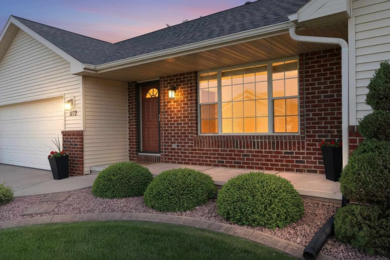 1172 Lansdale Cir, De Pere, WI 54115