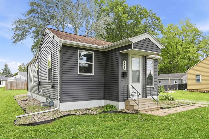 834 Oak St, De Pere, WI 54115