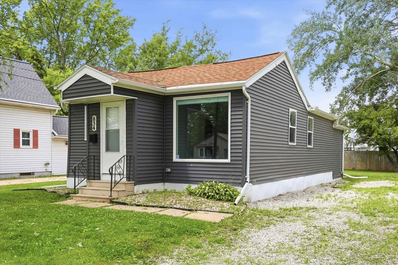 834 Oak St, De Pere, WI 54115