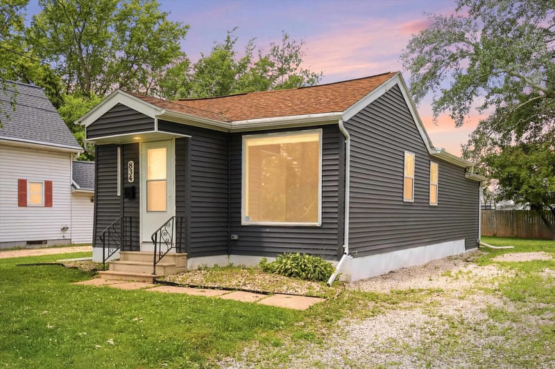 834 Oak St, De Pere, WI 54115
