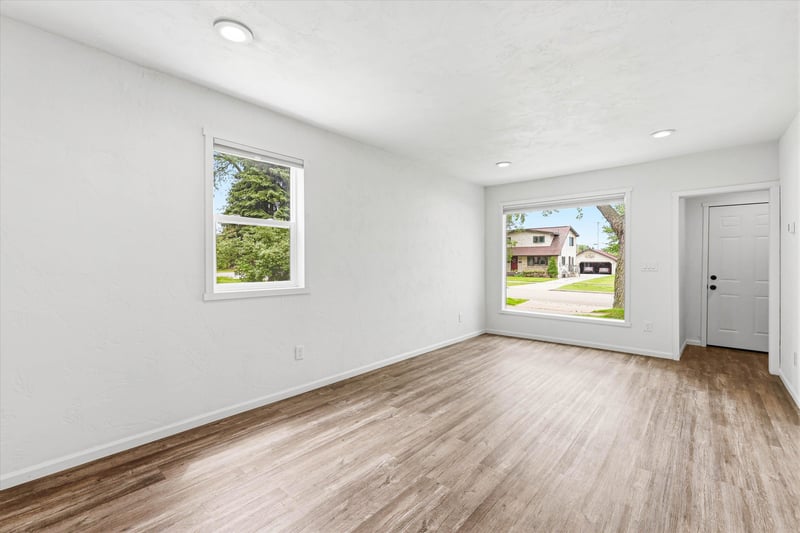 834 Oak St, De Pere, WI 54115