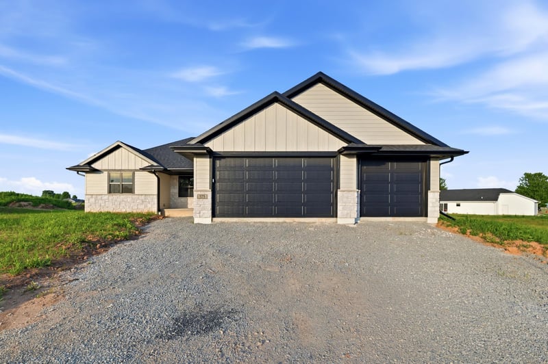 575 Emerald Isle Ct, Wrightstown, WI 54180
