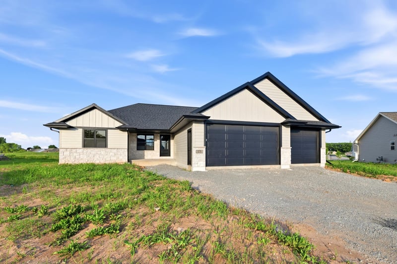 575 Emerald Isle Ct, Wrightstown, WI 54180