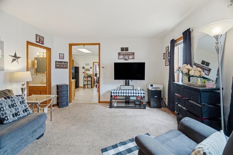 613 Shawano Ave, Oshkosh, WI 54901