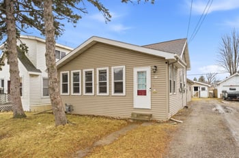 613 Shawano Ave, Oshkosh, WI 54901