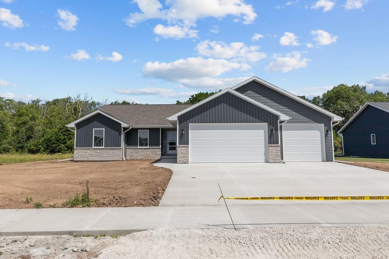 W5758 Cork Ln, Menasha, WI 54952