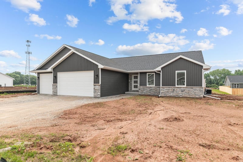 W5758 Cork Ln, Menasha, WI 54952