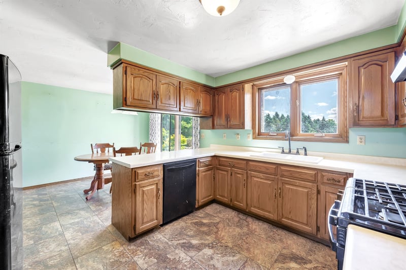 3760 Farmstead Rd, Green Bay, WI 54311-8146