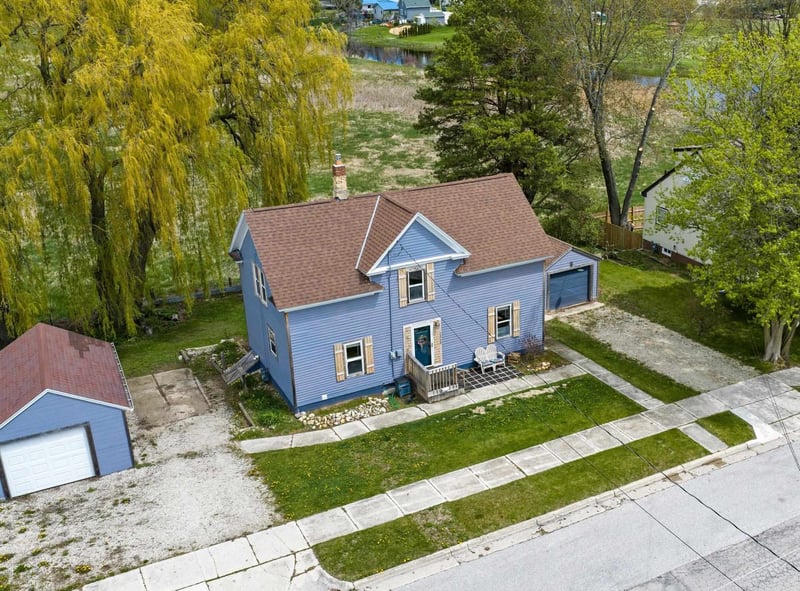 1215 Navarino St, Algoma, WI 54201