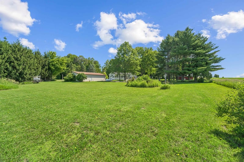 W10531 Roloff Rd, New London, WI 54961