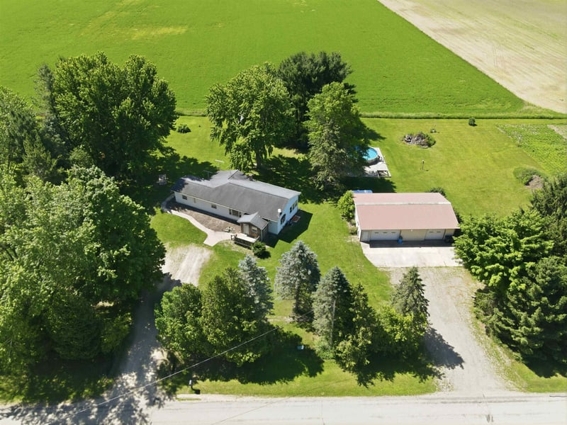 W10531 Roloff Rd, New London, WI 54961