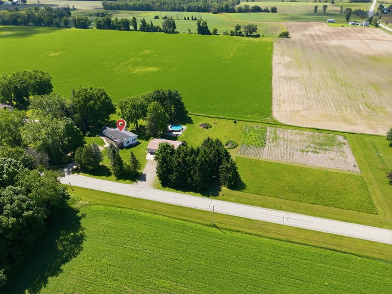 W10531 Roloff Rd, New London, WI 54961