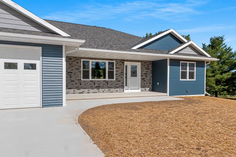 7310 Birdie View Ln, Oconto, WI 54153