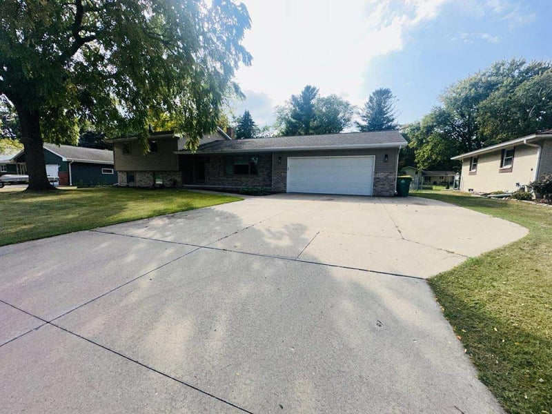 550 Harvest Rd, Green Bay, WI 54302-4825