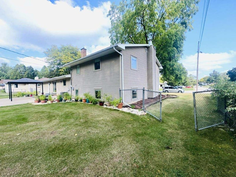 550 Harvest Rd, Green Bay, WI 54302-4825