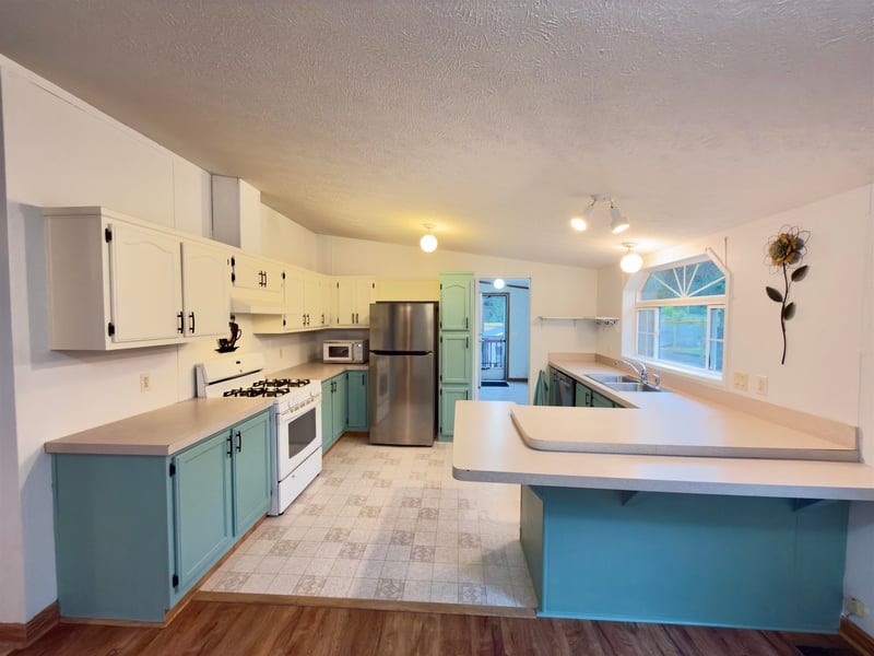 12710 County Road Vv, Gillett, WI 54124
