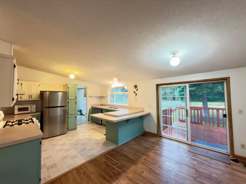 12710 County Road Vv, Gillett, WI 54124