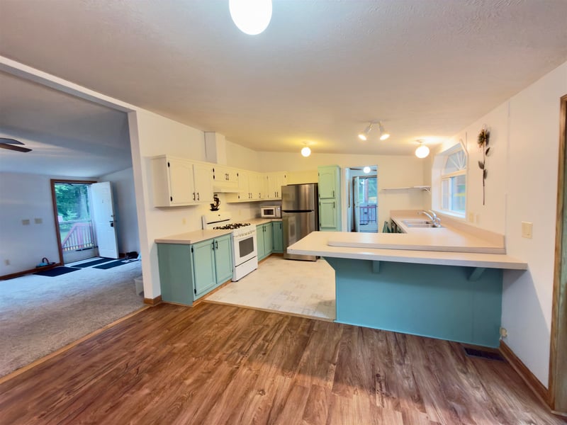 12710 County Road Vv, Gillett, WI 54124