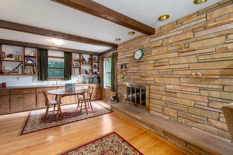 1040 Maricopa Dr, Oshkosh, WI 54904-8117