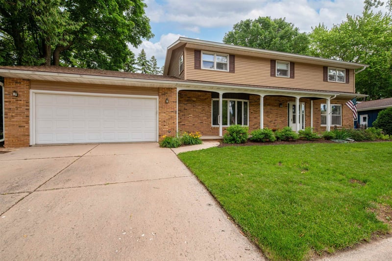 1040 Maricopa Dr, Oshkosh, WI 54904-8117