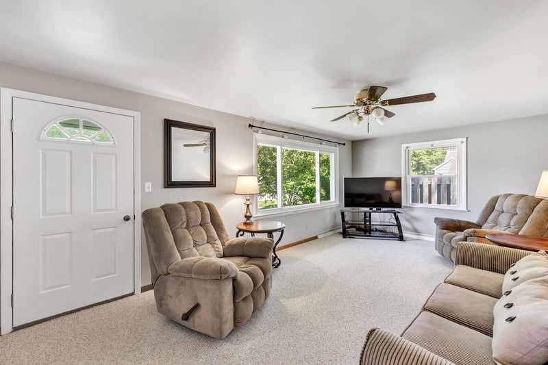 833 Spruce St, De Pere, WI 54115