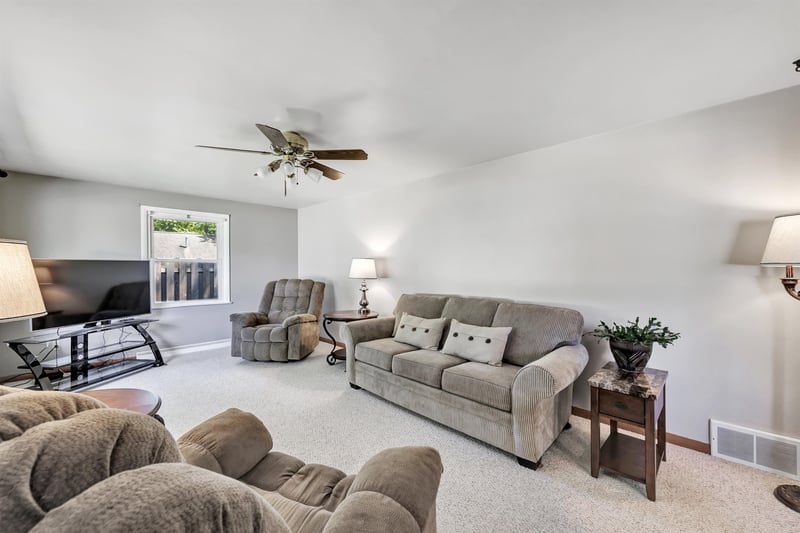 833 Spruce St, De Pere, WI 54115
