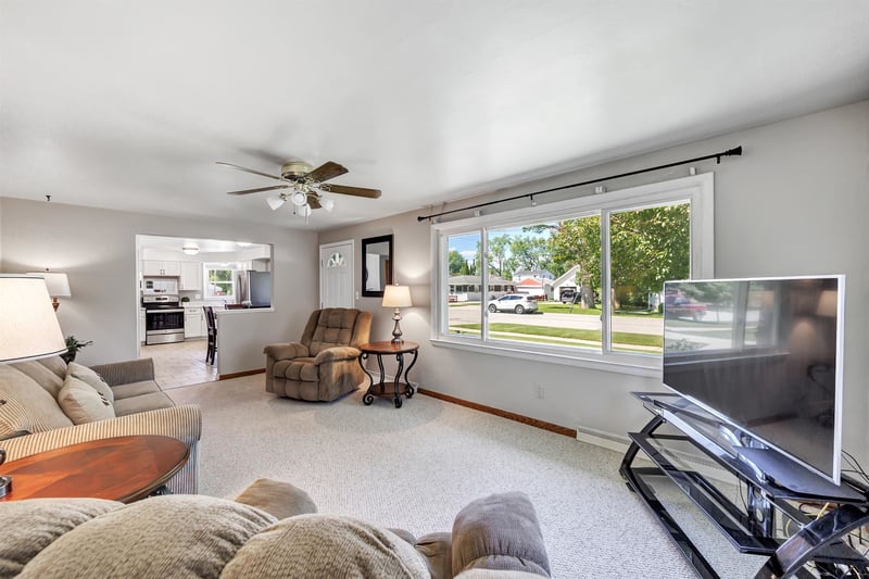 833 Spruce St, De Pere, WI 54115