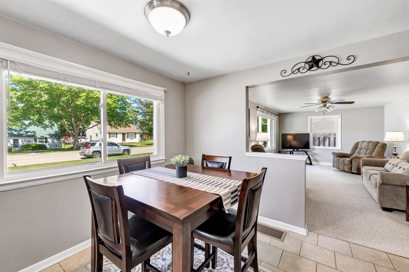 833 Spruce St, De Pere, WI 54115