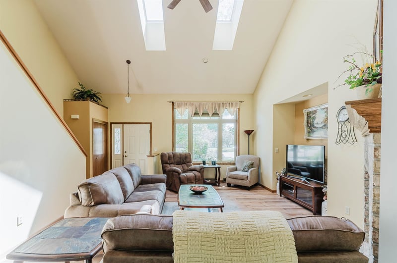 2355 Hickory Ct, Oshkosh, WI 54901-3200
