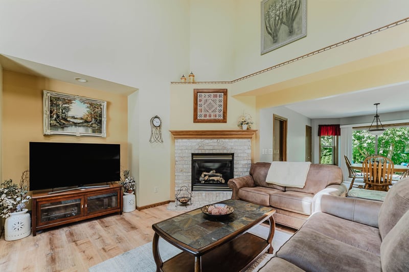 2355 Hickory Ct, Oshkosh, WI 54901-3200