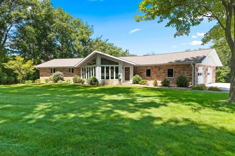 3685 Elmtree Rd, Suamico, WI 54313