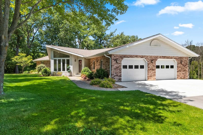 3685 Elmtree Rd, Suamico, WI 54313