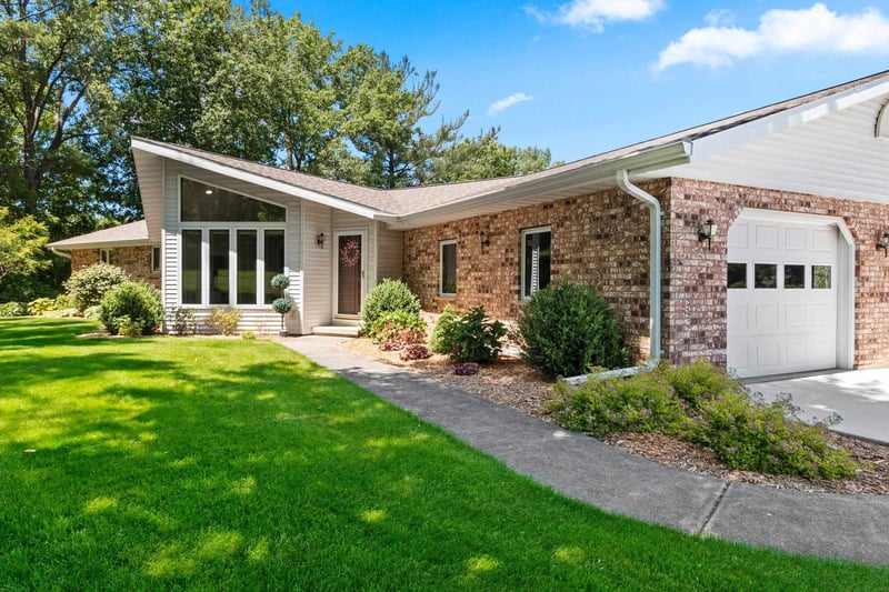3685 Elmtree Rd, Suamico, WI 54313