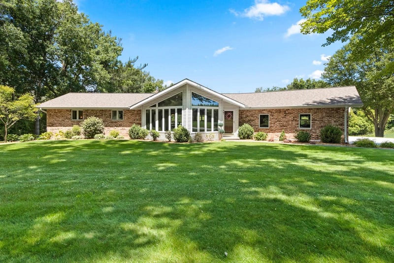 3685 Elmtree Rd, Suamico, WI 54313