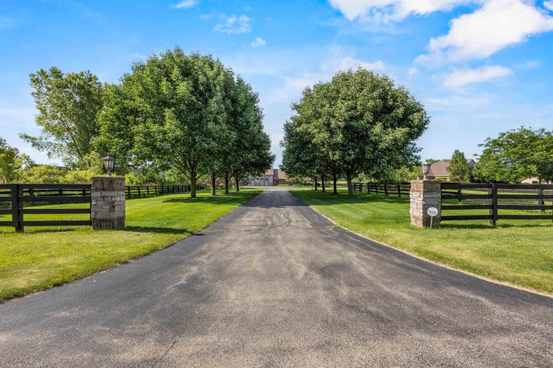 W3493 Equestrian Trl, Freedom, WI 54913