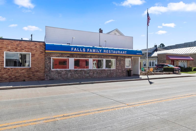 158 Main St, Oconto Falls, WI 54154