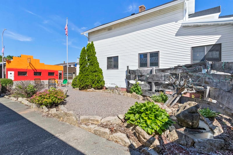 158 Main St, Oconto Falls, WI 54154