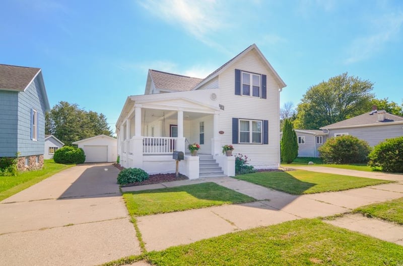 416 Main St, Oconto, WI 54153