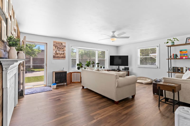 1118 Park Hills Dr, Appleton, WI 54915