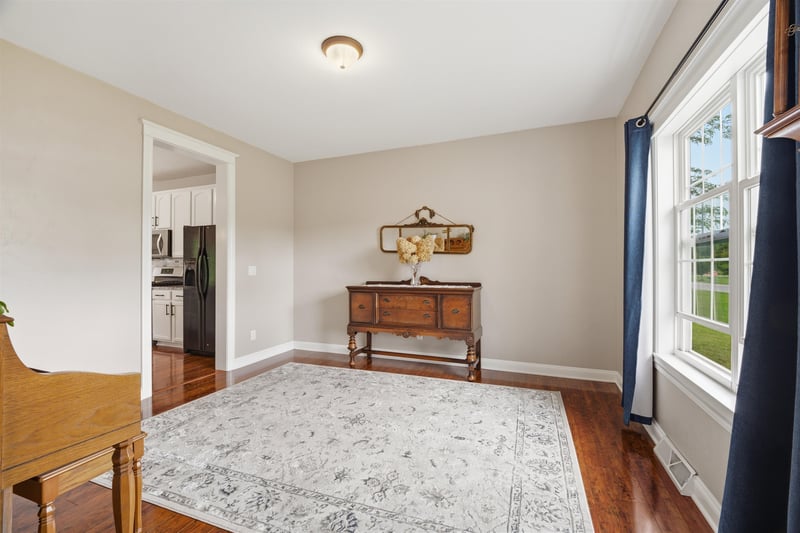 N2467 Chapel Hill Dr, Greenville, WI 54942